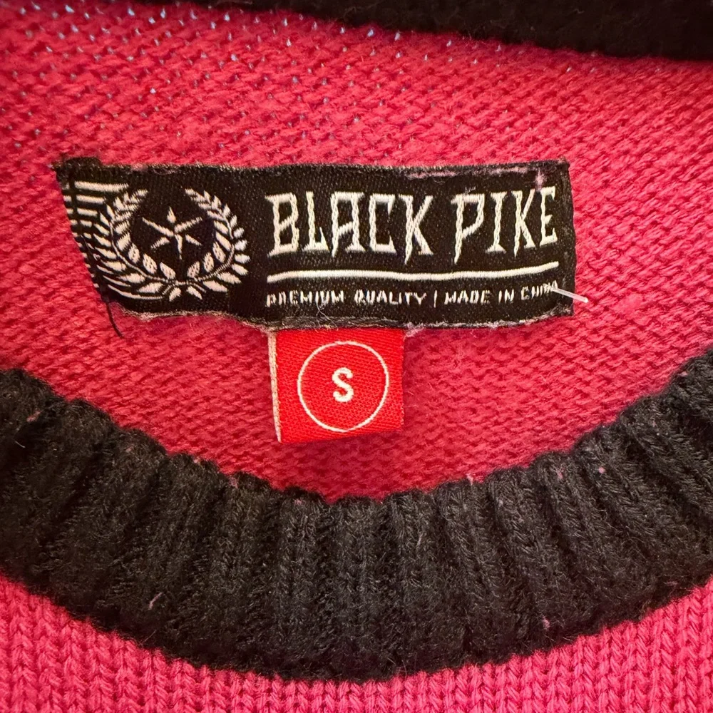 Black Pike streetwear sweater with bear graphic wearing a 